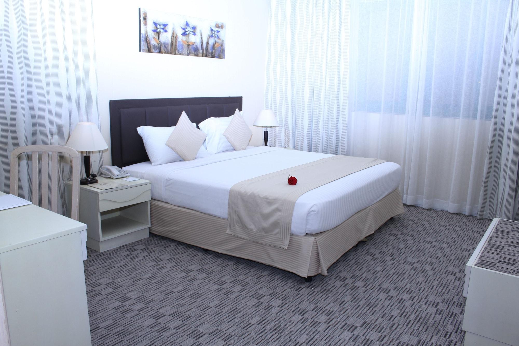 Wescott Pearl Hotel Apartments Dubai Exterior photo