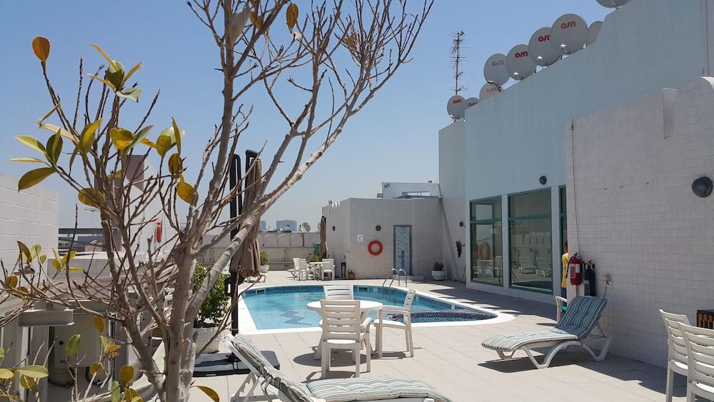 Wescott Pearl Hotel Apartments Dubai Exterior photo