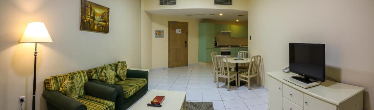 Wescott Pearl Hotel Apartments Dubai Exterior photo